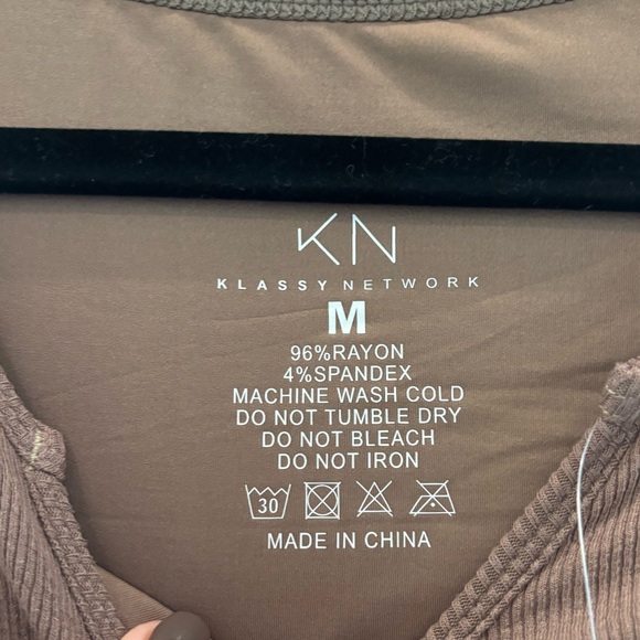 Klassy Network Long Sleeve Bodysuitt NWT Size Medium - Picture 2 of 4